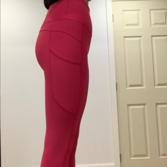 Bright pink gottex leggings. Great for yoga and workouts. They have pockets :) - Picture 2 of 7